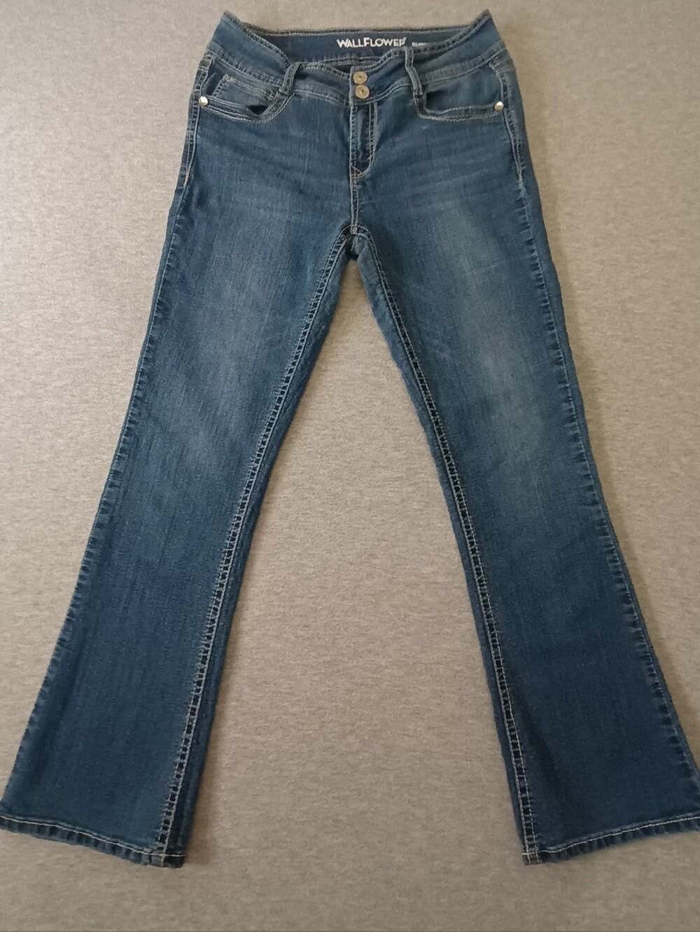 Women's Size 7 Wallflower Dark Blue Flare Jeans